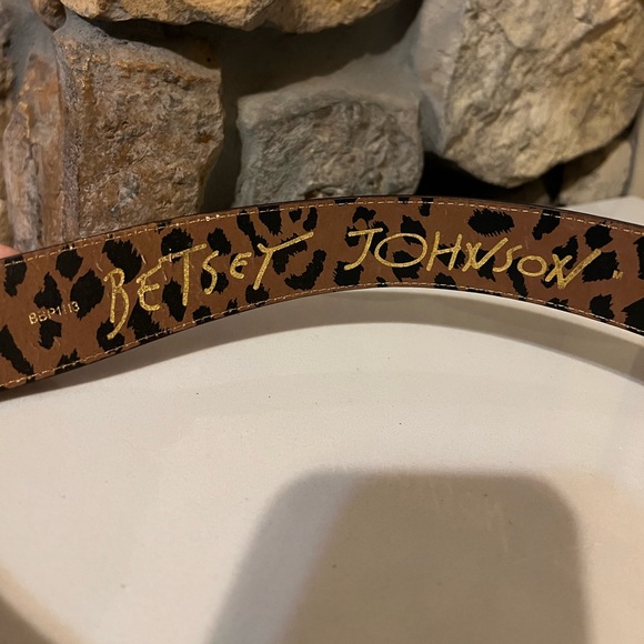 Betsey Johnson Brown Belt Vegan Faux Leather size M - Picture 4 of 8